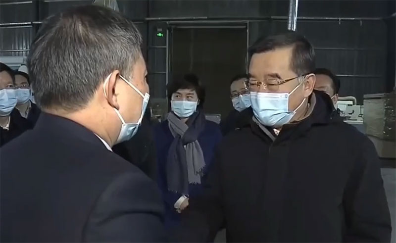 省委書記在與桃花江竹材董事長(zhǎng)交流 省委書記在與桃花江竹材董事長(zhǎng)交流