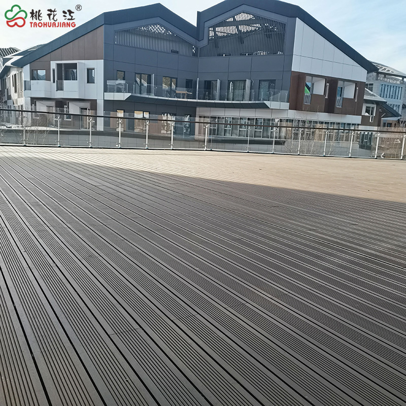 平臺(tái)上的竹木地板 平臺(tái)上的竹木地板